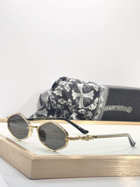Picture of Chrome Hearts Sunglasses _SKUfw77670051fw